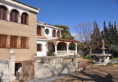 Отдельно стоящий дом с участком на продажу в городе Palomares del Río Фото