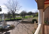 Отдельно стоящий дом с участком на продажу в городе Palomares del Río Фото