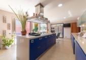 Chalet independiente con terreno en venta en la España, Vilanova i la Geltrú, ref: TR135991 foto