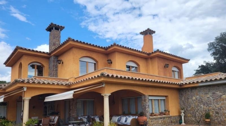 Жирона - Mont-ras - 1209m2