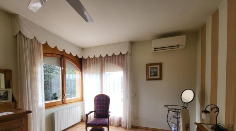 Жирона - Mont-ras - 1209m2