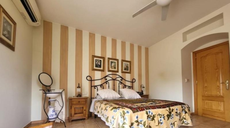 Жирона - Mont-ras - 1209m2