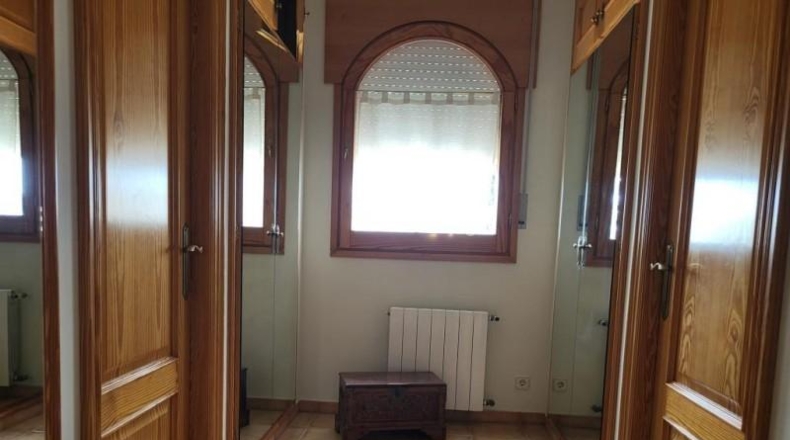 Жирона - Mont-ras - 1209m2