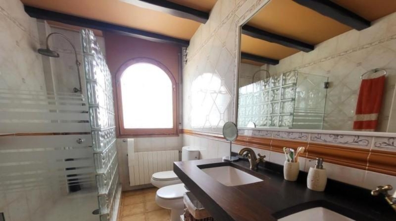 Жирона - Mont-ras - 1209m2