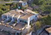 Отдельно стоящий дом с участком на продажу в городе Jávea Фото