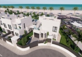 Отдельно стоящий дом с участком на продажу в городе Los Alcázares Фото