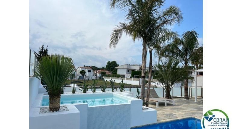 Gerona - Empuriabrava - 567m2