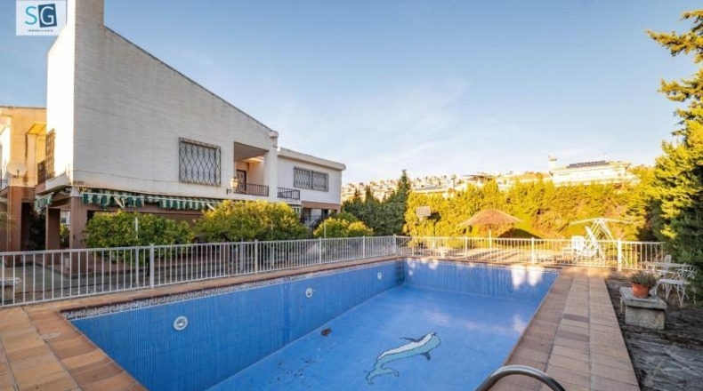 Granada - Huétor Vega - 2690m2