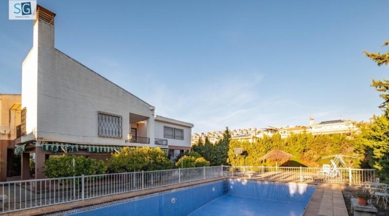 Granada - Huétor Vega - 2690m2