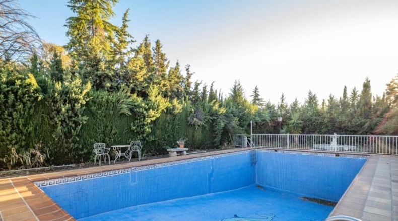 Granada - Huétor Vega - 2690m2