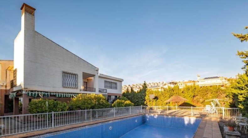Granada - Huétor Vega - 2690m2