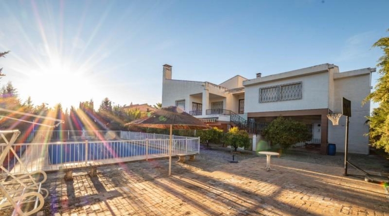 Granada - Huétor Vega - 2690m2