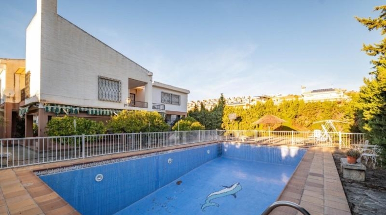 Granada - Huétor Vega - 2690m2