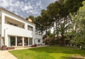 Отдельно стоящий дом с участком на продажу в городе Cambrils Фото