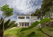 Отдельно стоящий дом с участком на продажу в городе Cambrils Фото