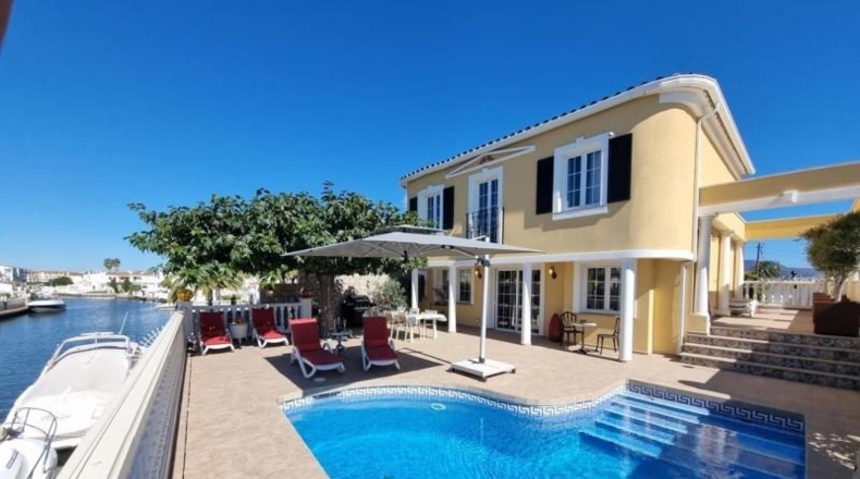 Gerona - Empuriabrava - 361m2