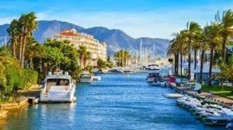 Gerona - Empuriabrava - 361m2