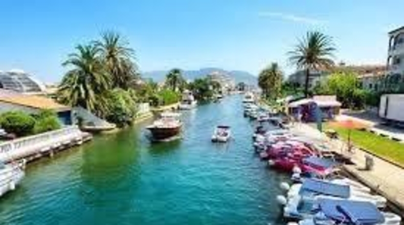 Gerona - Empuriabrava - 361m2