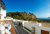 Отдельно стоящий дом с участком на продажу в городе Altea Фото