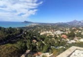 Отдельно стоящий дом с участком на продажу в городе Altea Фото