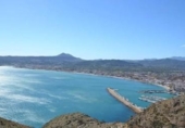 Отдельно стоящий дом с участком на продажу в городе Jávea Фото