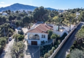 Отдельно стоящий дом с участком на продажу в городе Altea Фото