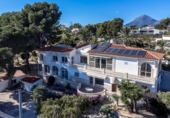 Отдельно стоящий дом с участком на продажу в городе Altea Фото