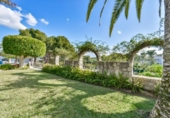 Отдельно стоящий дом с участком на продажу в городе Altea Фото