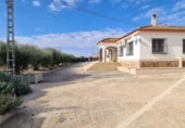 Chalet independiente con terreno en venta en la España, Orihuela, ref: TR335526 foto