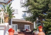 Отдельно стоящий дом с участком на продажу в городе Gavà Фото