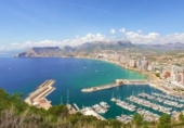 Отдельно стоящий дом с участком на продажу в городе Calpe Фото