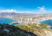 Отдельно стоящий дом с участком на продажу в городе Calpe Фото