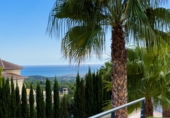Отдельно стоящий дом с участком на продажу в городе Altea Фото
