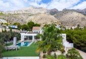 Отдельно стоящий дом с участком на продажу в городе Altea Фото