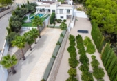 Отдельно стоящий дом с участком на продажу в городе Altea Фото
