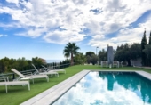 Отдельно стоящий дом с участком на продажу в городе Altea Фото