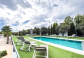 Отдельно стоящий дом с участком на продажу в городе Altea Фото