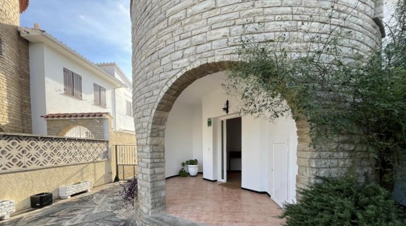 Gerona - Empuriabrava - 572m2