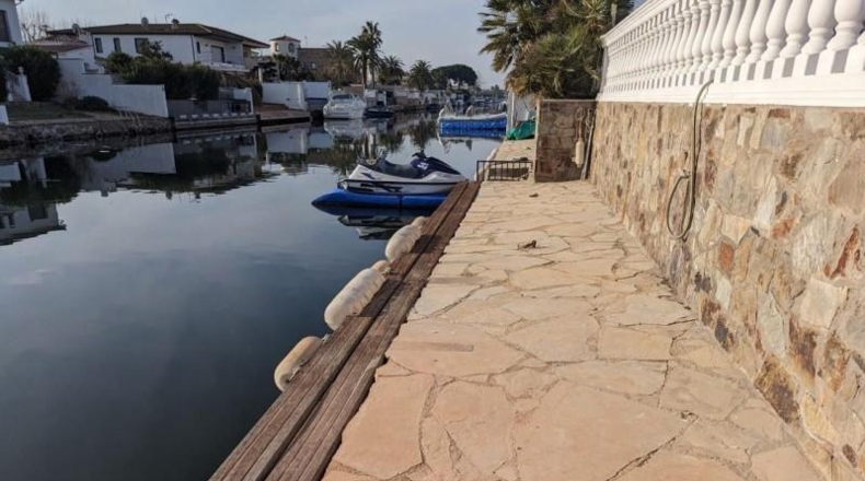 Gerona - Empuriabrava - 561m2