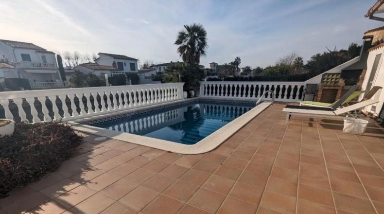 Gerona - Empuriabrava - 561m2