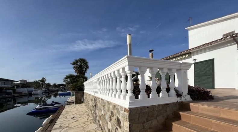 Gerona - Empuriabrava - 561m2