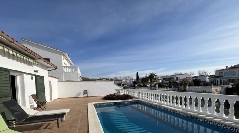 Gerona - Empuriabrava - 561m2