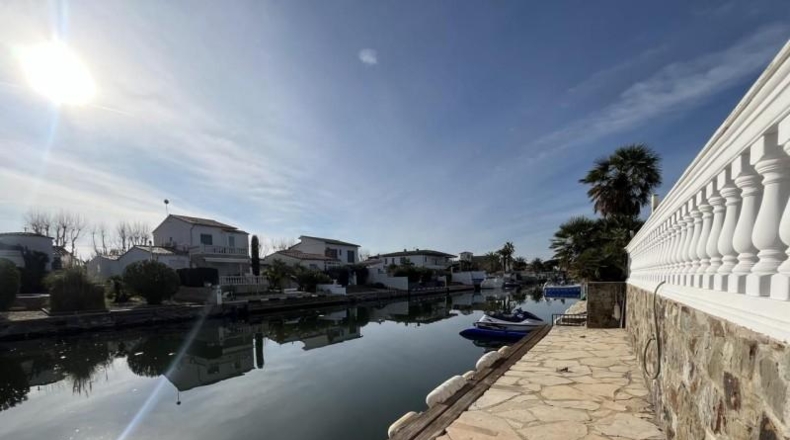Gerona - Empuriabrava - 561m2