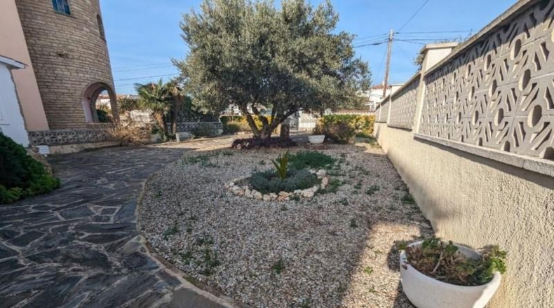 Gerona - Empuriabrava - 561m2