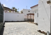 Chalet independiente con terreno en venta en la España, Arona, ref: TR144794 foto