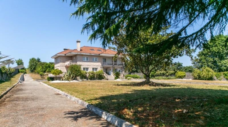 La Coruña - Santiago de Compostela - 13391m2