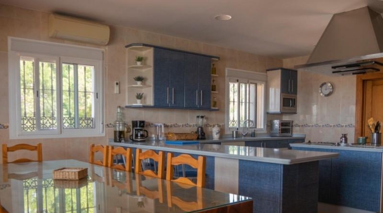Málaga - Estepona - 2800m2
