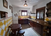 Отдельно стоящий дом с участком на продажу в городе Casares Фото
