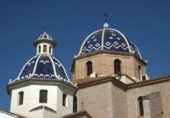 Отдельно стоящий дом с участком на продажу в городе Altea Фото