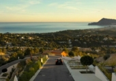 Отдельно стоящий дом с участком на продажу в городе Altea Фото
